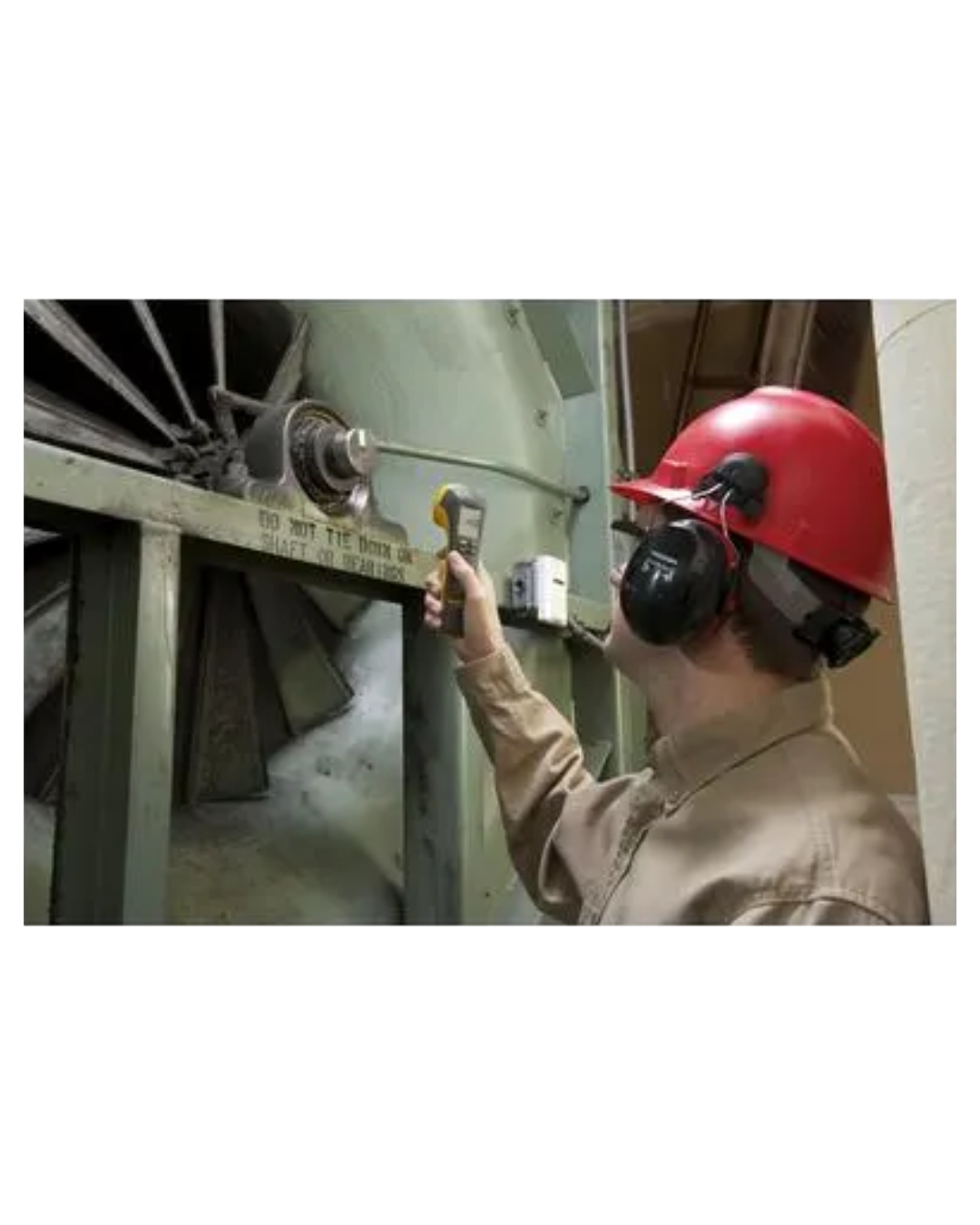 FLUKE 820-2 LED digital stroboscope in use