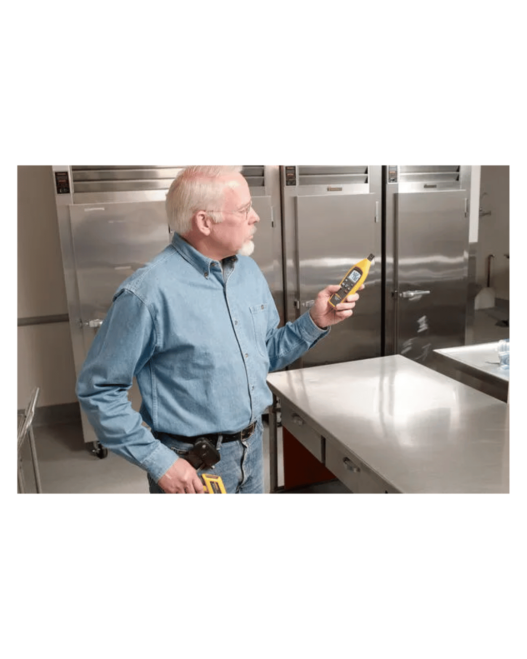 FLUKE 971 temperature and humidity meter in testing