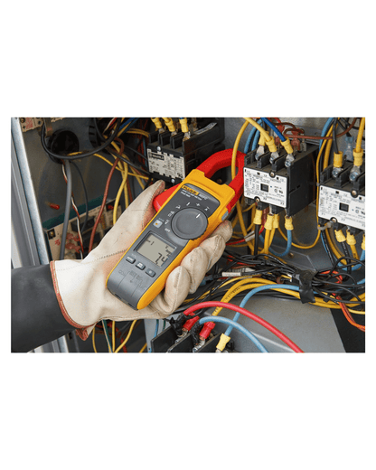 Fluke 902FC wireless True-RMS HVAC clamp meter in testing